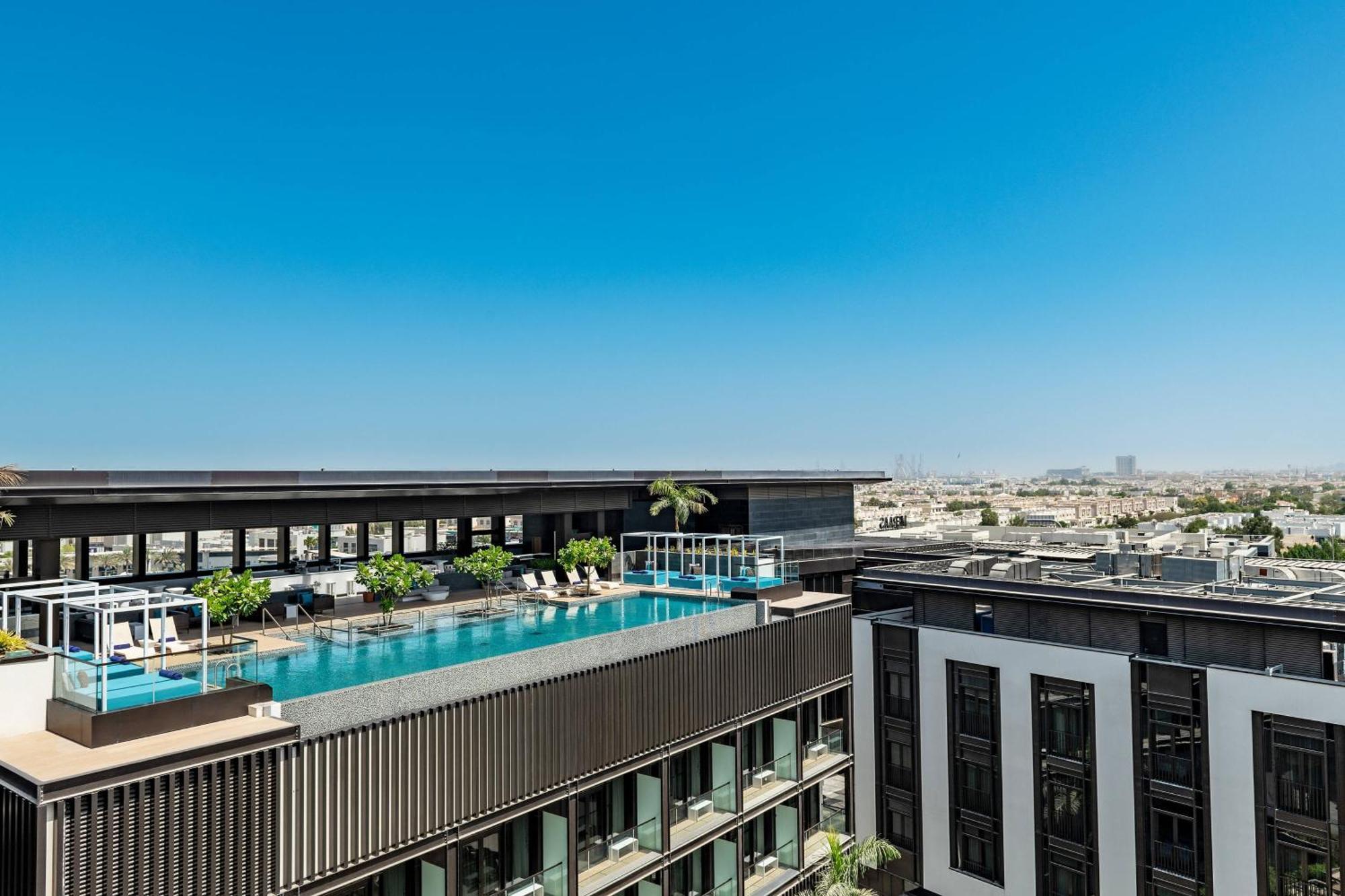 La Ville Hotel & Suites City Walk Dubai, Autograph Collection Exteriér fotografie The rooftop pool at the hotel