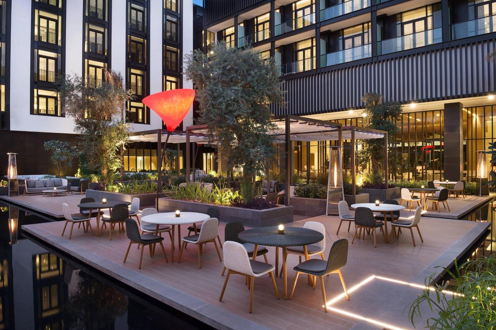 La Ville Hotel & Suites City Walk Dubai, Autograph Collection Exteriér fotografie The hotel's courtyard