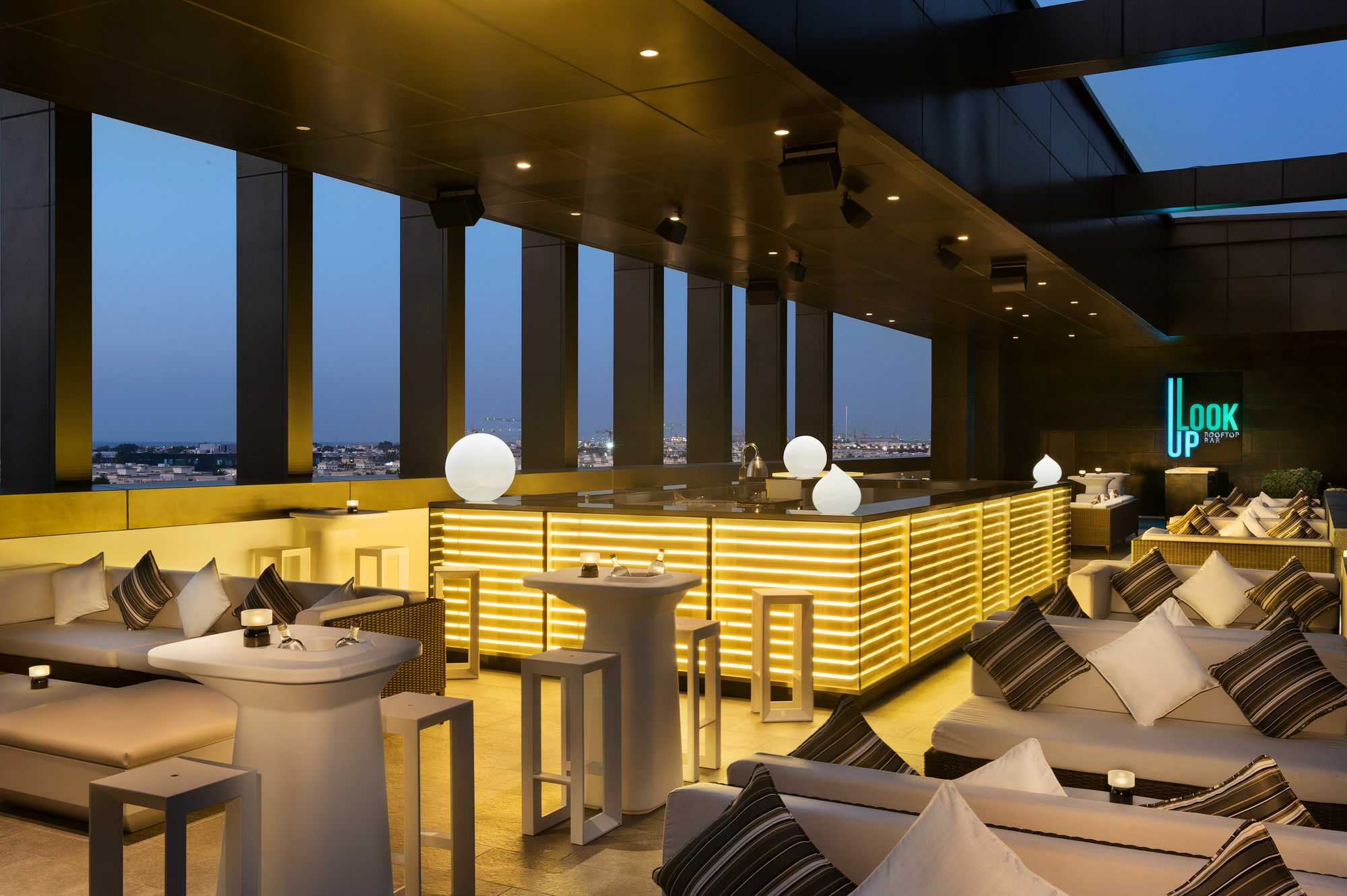 La Ville Hotel & Suites City Walk Dubai, Autograph Collection Exteriér fotografie The bar