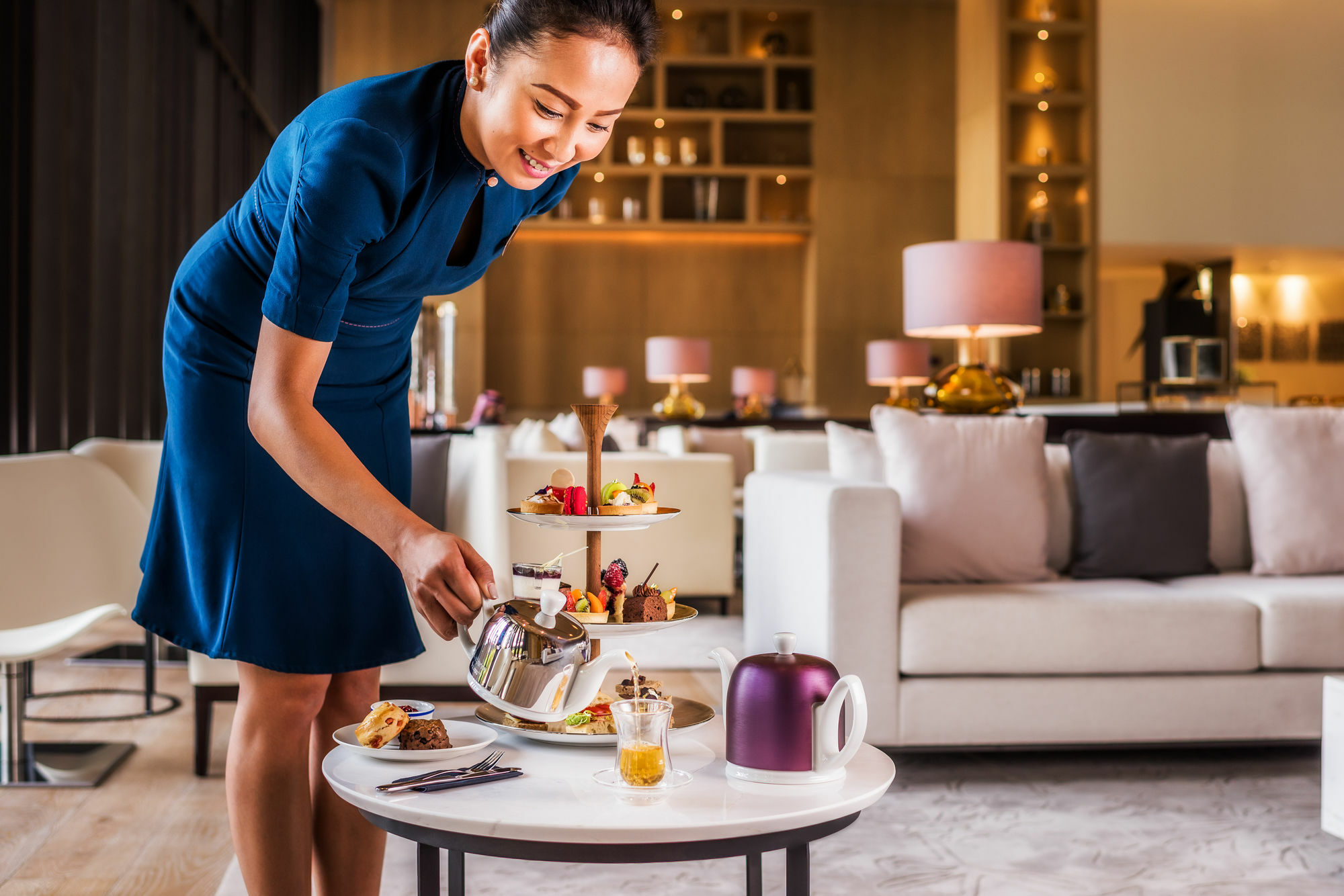 La Ville Hotel & Suites City Walk Dubai, Autograph Collection Exteriér fotografie A room service attendant serving afternoon tea at a hotel